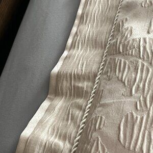 THE BOMBAY COMPANY Taylor Queen Duvet Cover Luxurious Silky Fabric Muted Floral